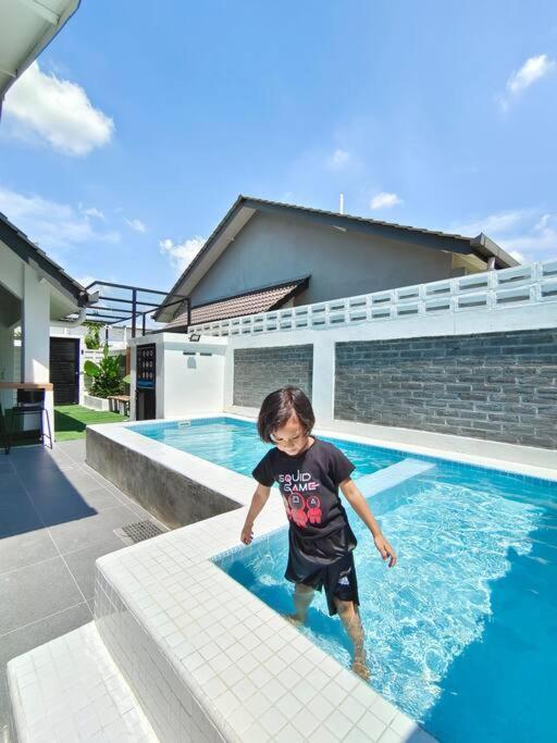 Rumah Aina Homestay Bukit Changgang Private Pool Kampong Melot Exterior photo